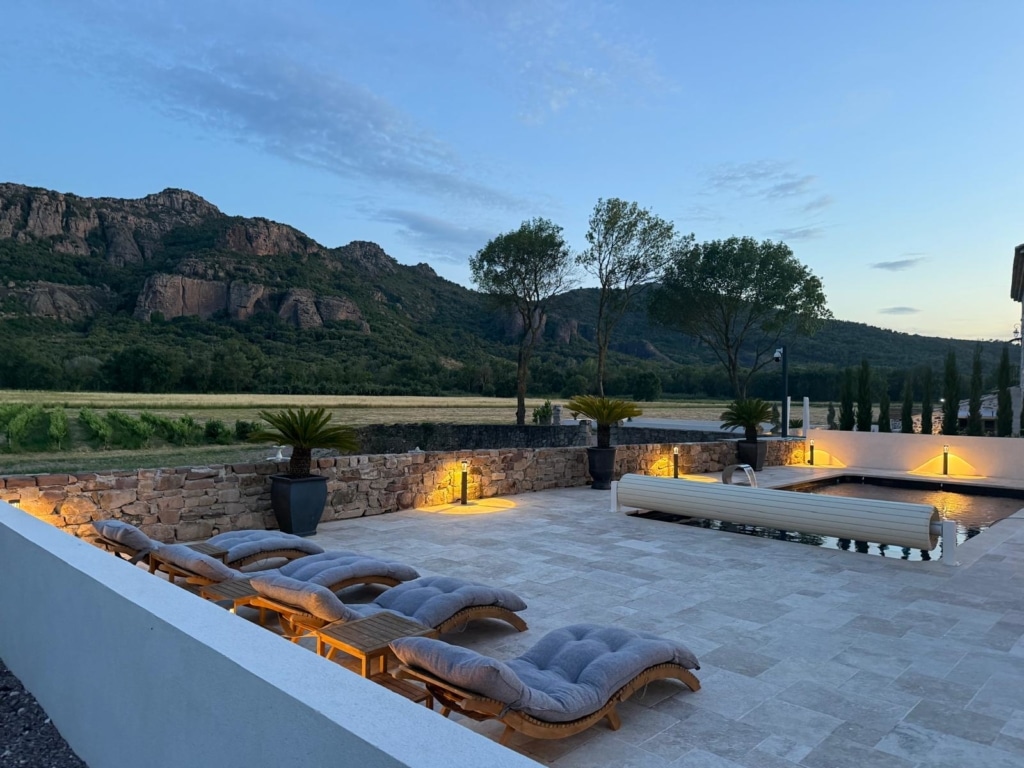 Piscine de nuit - Domaine les Terres du Soleil